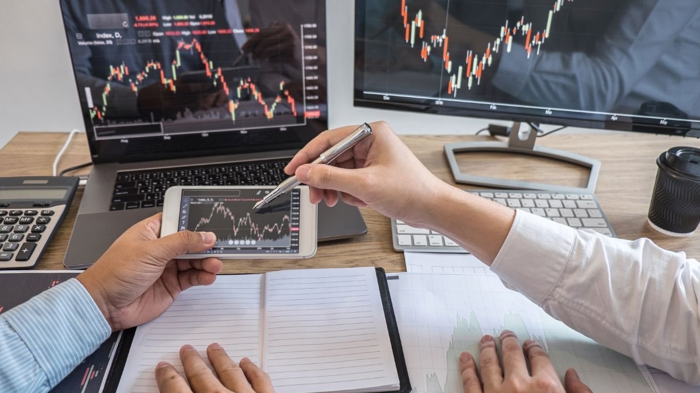 A financial chart displaying a bullish continuation wedge pattern, with support and resistance levels indicated.